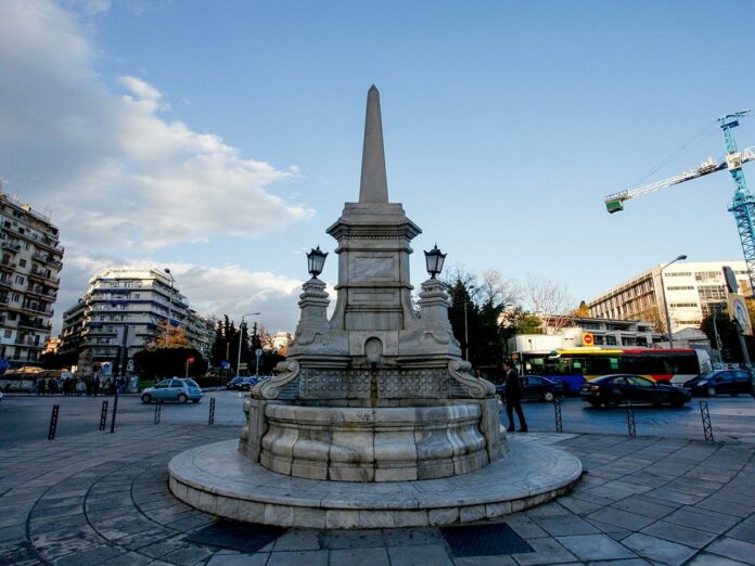 Θεσσαλονίκη: 25χρονος άρπαξε φανάρι από το Συντριβάνι – Συνελήφθη από τους ΔΙ.ΑΣ. (φωτο)