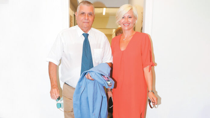 Ο εκνευρισμός της συζύγου του Τράγκα και η επόμενη μέρα μετά τις αποκαλύψεις για τα €100 εκατ.