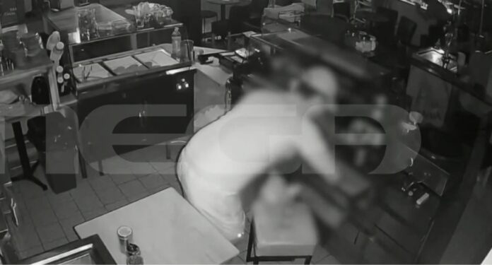 Θεσσαλονίκη: Άδειασαν το ταμείο ζαχαροπλαστείου και φεύγοντας πήραν και…παγωτό! (VIDEO)