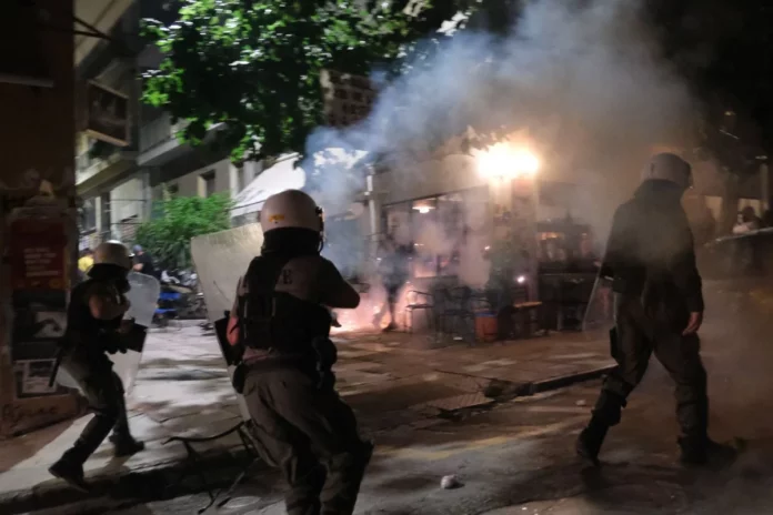 Εξάρχεια: Eπίθεση σε αστυνομικούς
