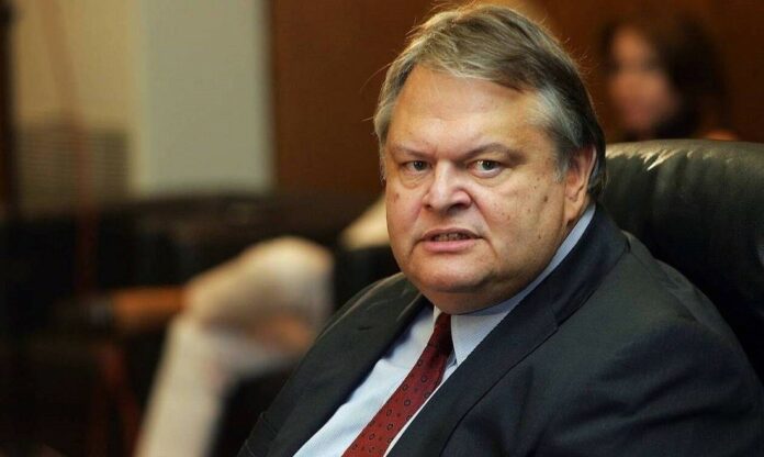 Ο Βενιζέλος “αδειάζει” τον Μητσοτάκη για τις υποκλοπές