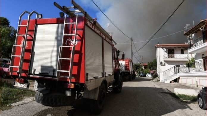 Πυροσβέστες Ηπείρου: «Στις ξένες δυνάμεις κάνετε τελετές υποδοχής, ενώ εμείς πεταμένοι σαν τσουβάλια»