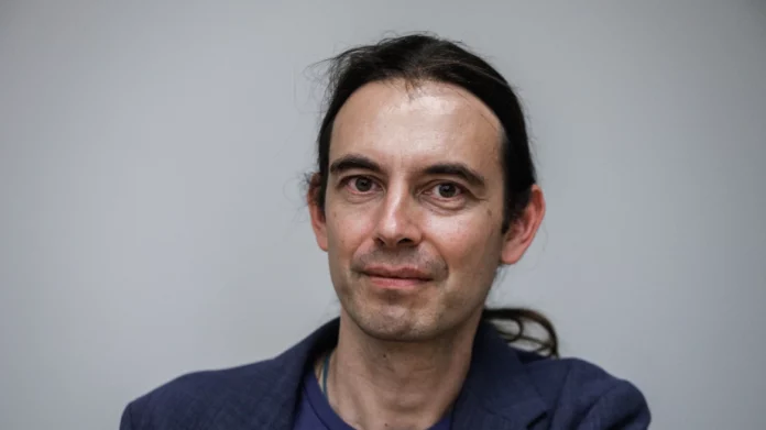 Σάλος στο Twitter για τον Κρίτωνα Αρσένη: Είπε ότι ο «τοξοβόλος» έκανε ληστείες με πολιτικά κίνητρα!