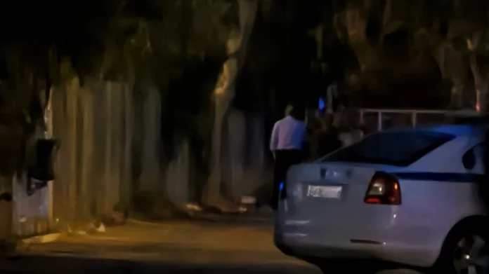 Άνδρας απειλεί αστυνομικούς με καραμπίνα και φιάλη υγραερίου στην Πάτρα-(VIDEO-ΦΩΤΟ)