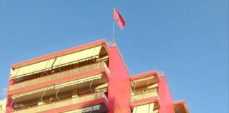 Έβαψαν κόκκινα τα γραφεία του ΣΥΡΙΖΑ – “Βροχή” τα σχόλια στο Twitter