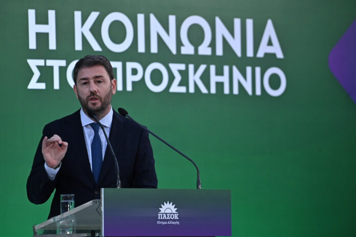 Υπάλληλος της ΕΥΠ στο γραφείο του Ανδρουλάκη;