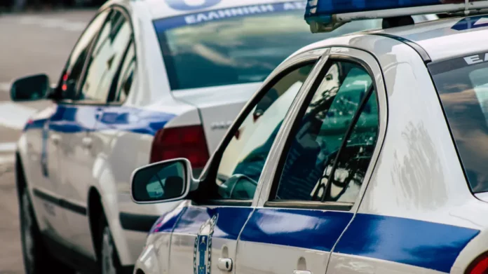 Σέρρες: Μετέφερε παράνομα μετανάστες με κλεμμένο αυτοκίνητο κρυμμένους και στο πορτμπαγκάζ