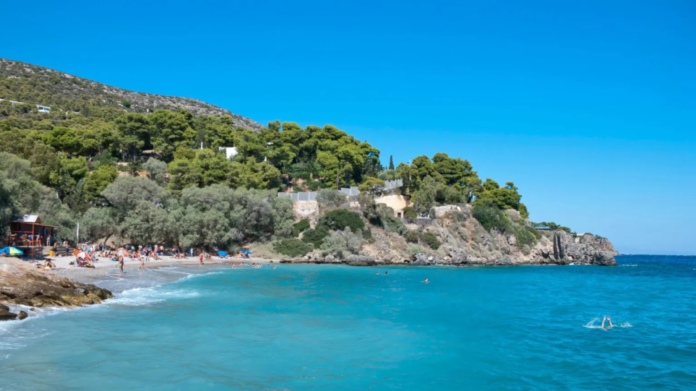 Πόρτο Ράφτη: Συνελήφθη ο 19χρονος που μαχαίρωσε τον 20χρονο στη συμπλοκή των 200 νεαρών στην Ερωτοσπηλιά
