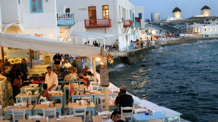 Η κωμωδία της αστυνόμευσης στη Μύκονο! Θύμα των «ποντικών» της Μυκόνου ακόμα και ένστολος