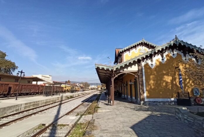 Βόλος: Ταλαιπωρία χωρίς τέλος από την ΤΡΑΙΝΟΣΕ – Έμειναν στην αποβάθρα λόγω έλλειψης μηχανοδηγού