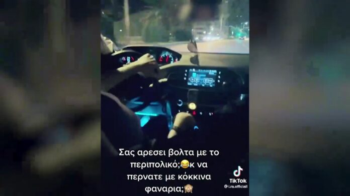 Σάλος με βίντεο από περιπολικό της ΕΛ.ΑΣ – Περνάει τα κόκκινα με γυναίκες στο πίσω κάθισμα-(VIDEO)