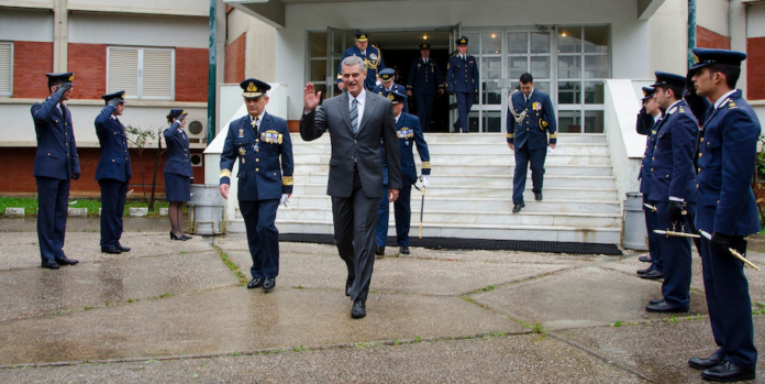 Κυβέρνηση βουτηγμένη στην χλιδή