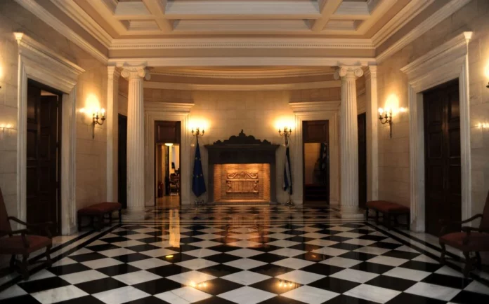 Σχέδια για «τρίτο» πρόσωπο πρωθυπουργό, «ώστε να μην έρθει ο Τσίπρας»