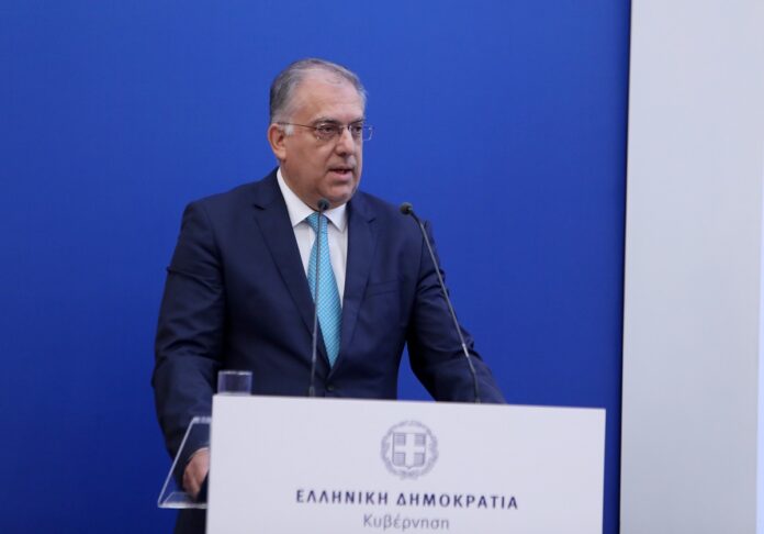 Τάκης Θεοδωρικάκος: Να ζητήσει συγνώμη ο Τσίπρας- Δεν θα κάνουμε την αστυνομία βαρκάρη μεταναστών