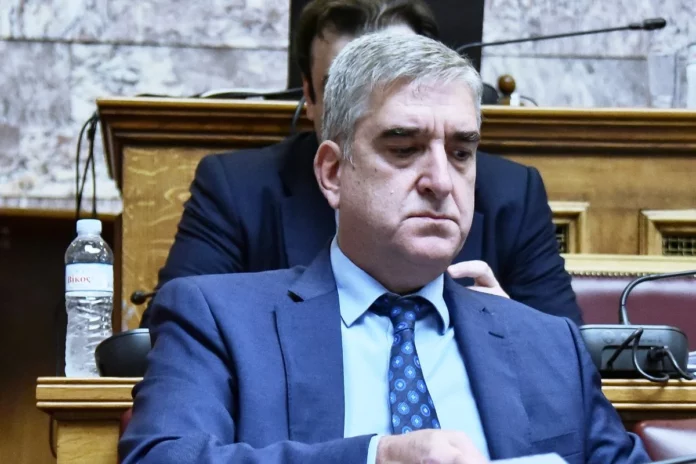 Καλά, τόσο καιρό ο Κοντολέων «ξέχασε» να πει στον πρωθυπουργό ότι… παρακολουθούσε τον Ανδρουλάκη;