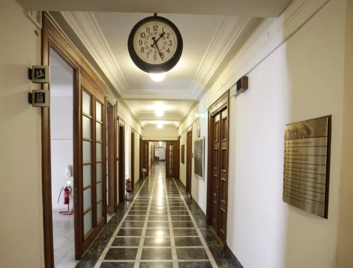 Σκάνδαλο παρακολουθήσεων: Οι τρεις τακτικές των «εκσυγχρονιστών»