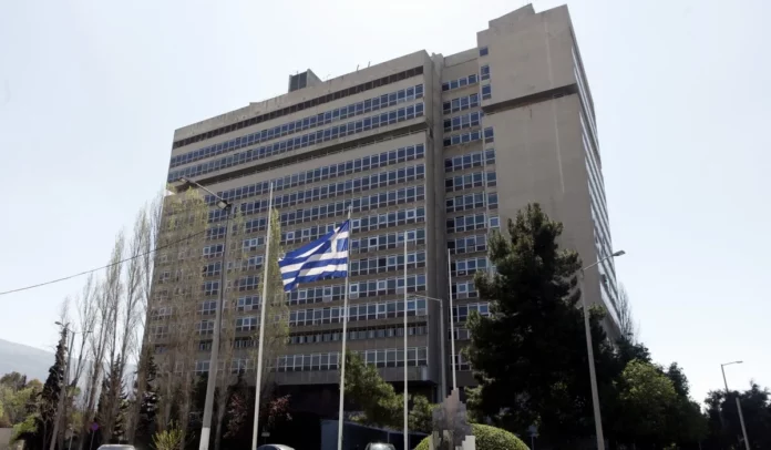 Γιατί ο νέος διοικητής της ΕΥΠ δεν έχει αναλάβει τα καθήκοντά του;