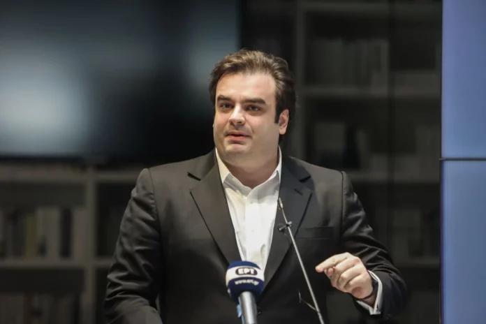 Κυριάκος Πιερακάκης: Γράσο