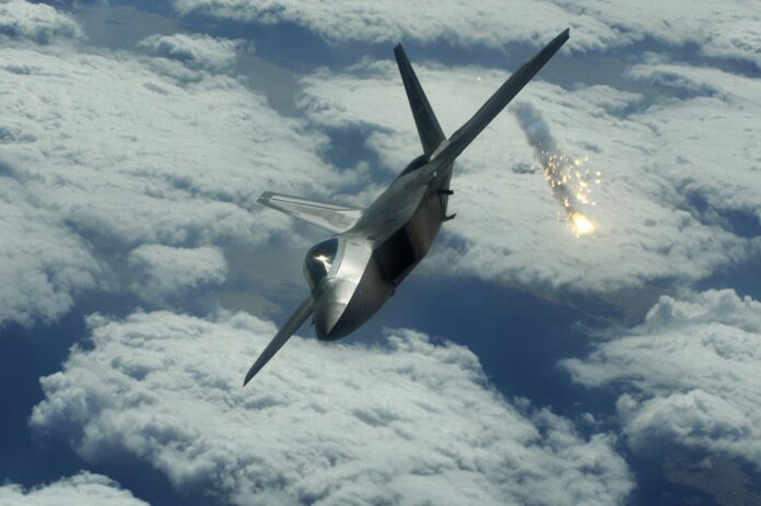F-22A: Εκπληκτικός «χορός» στον αέρα για το αμερικανικό μαχητικό 5ης γενιάς-(VIDEO)