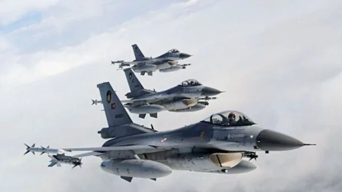 Κρεσέντο τουρκικής προκλητικότητας με 80 παραβιάσεις και τέσσερις υπερπτήσεις πάνω από το Αιγαίο