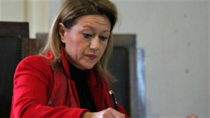 Την εισαγγελέα Εφετών Β.Βλάχου βάζει η κυβέρνηση στο κέντρο «της δίνης του κυκλώνα» των υποκλοπών: «Αυτή τις ενέκρινε»