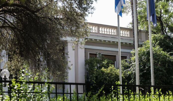 Πανικός στο Μαξίμου – Ποιους στοχοποιούν για το άρθρο των New York Times