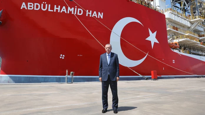 Προκλητικός ο Ερντογάν: «Η Ελλάδα ενοχλήθηκε πολύ από το γεωτρύπανο – Είμαστε πανίσχυροι»