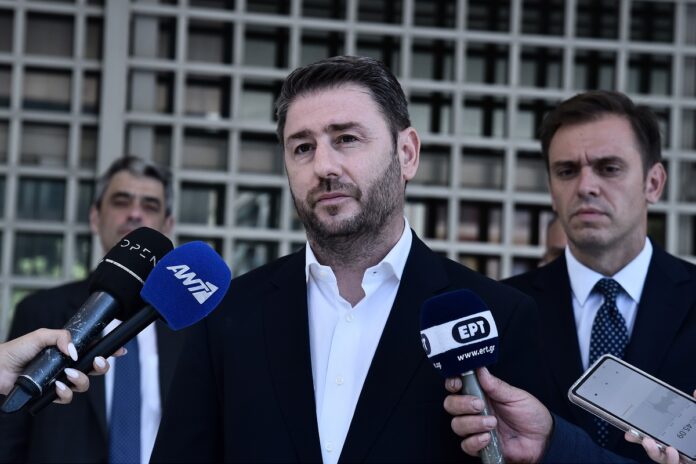 Ανδρουλάκης: Γιατί αρνούμαι να ενημερωθώ εξωθεσμικά για την παρακολούθησή μου