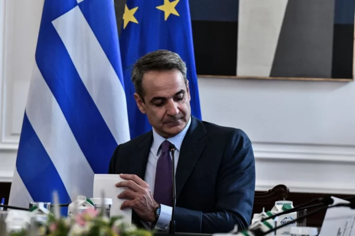 Ο Πούτιν με «βοηθούς» ΝΥΤ, FT, Politico και Ευρωκοινοβούλιο αποσταθεροποιεί τον Μητσοτάκη!