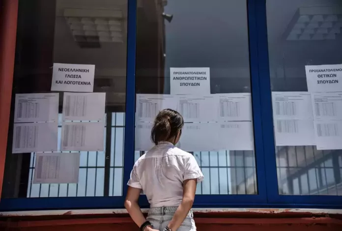 Aριστούχοι φοιτητές: Φεύγουν «τρέχοντας» για το εξωτερικό μόλις πάρουν το πτυχίο τους – Tι τους διώχνει από τη χώρα;