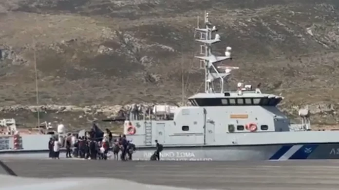 Κύθηρα: Μεταφέρονται στην ενδοχώρα οι 180 μετανάστες – (VIDEO)