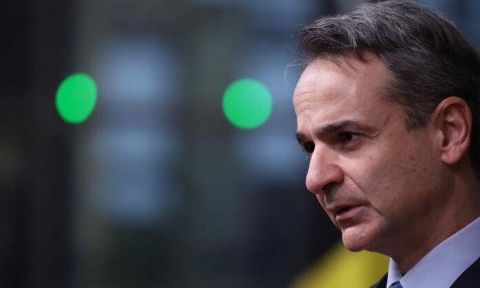 «Καταπέλτης» το Politico για το σκάνδαλο παρακολουθήσεων: «Η Ελλάδα παρακάλεσε την Κομισιόν να μην ασχολείται»