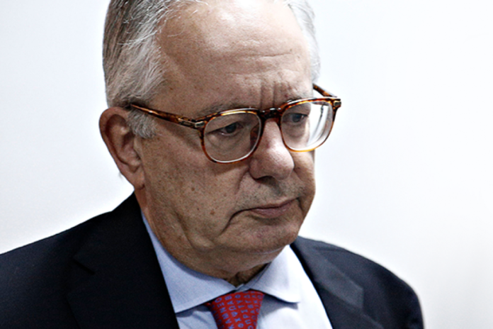 Νίκος Αλιβιζάτος: “Οι κυβερνήσεις παραιτούνται, όταν υπάρχουν σκάνδαλα με πρωθυπουργικές ευθύνες”