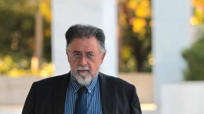 Ο Γιάννης Πανούσης διαψεύδει τον Μητσοτάκη για όσα είπε από το βήμα της Βουλής