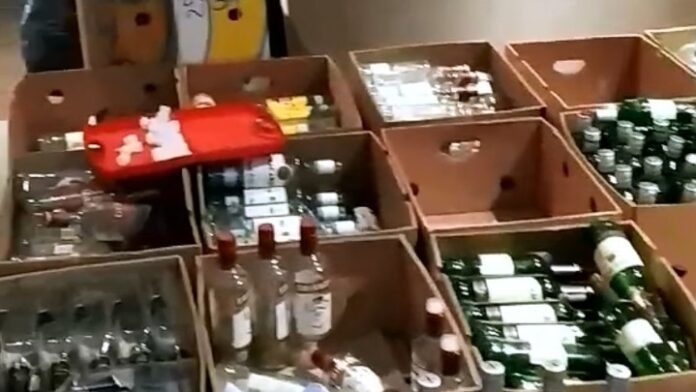 ΣΔΟΕ: Εξαρθρώθηκε κύκλωμα που διακινούσε νοθευμένα αλκοολούχα ποτά στην περιοχή της Αττικής