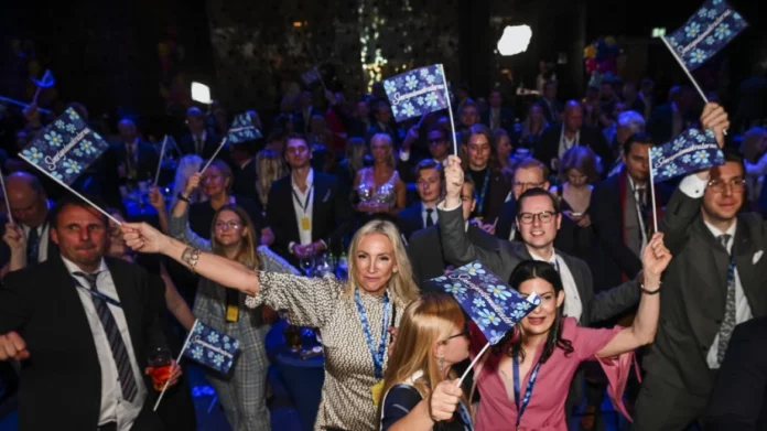 Εκλογές στη Σουηδία: Έτοιμη να κατακτήσει την εξουσία η συμμαχία δεξιάς-ακροδεξιάς