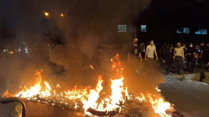 Ιράν: Ποια είναι η Aστυνομία Ηθών που επιβάλει το χιτζάμπ