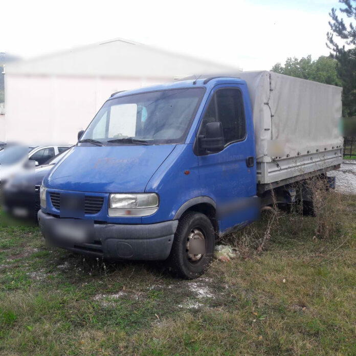 Καστοριά: Μετέφεραν παράνομα με φορτηγάκι 10 μετανάστες – Δύο συλλήψεις (φωτο)