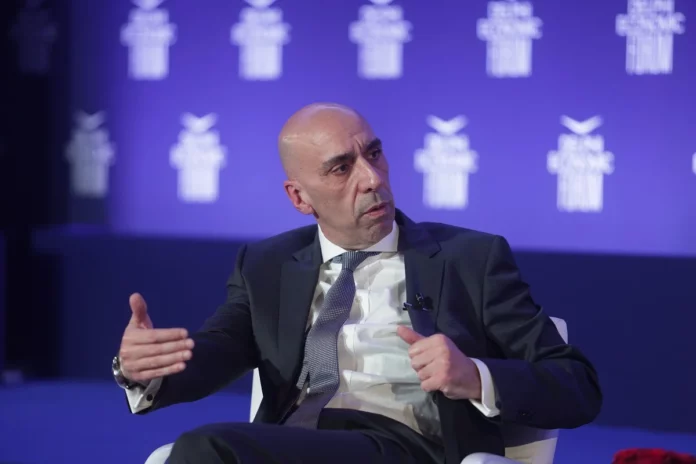 Νέο γεύμα Μπρατάκου σε βουλευτές: Στο …πιάτο οι εξωκοινοβουλευτικοί υπουργοί!