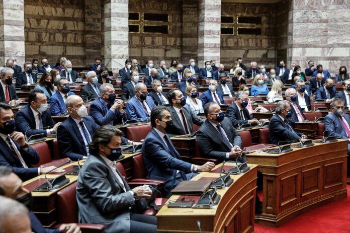 Σήκωσαν «μπαϊράκι» Κακλαμάνης, Τζαβάρας και Κυρανάκης – Διαφοροποιήσεις με μηνύματα