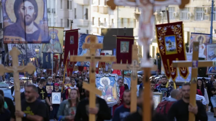 Σερβία: Χιλιάδες διαδηλωτές στο Βελιγράδι κατά της διοργάνωσης του EuroPride – (VIDEO)