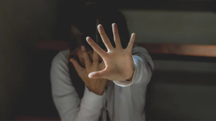 Κρήτη – Ενδοοικογενειακή βία: Άγριος ξυλοδαρμός Βρετανίδας από τον 53χρονο σύντροφό της στα Μάλια