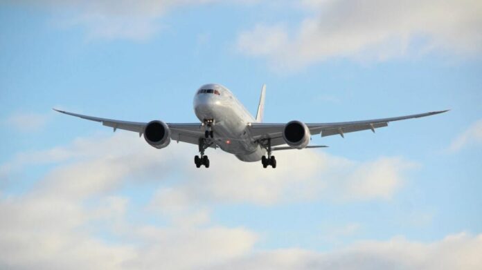 Μεθυσμένοι τουρίστες προκάλεσαν αναστάτωση σε επιβάτες αεροπλάνου με προορισμό το Ηράκλειο