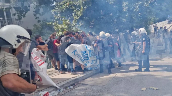 Θεσσαλονίκη: Χημικά κατά φοιτητών στο ΑΠΘ – (VIDEO-ΦΩΤΟ)