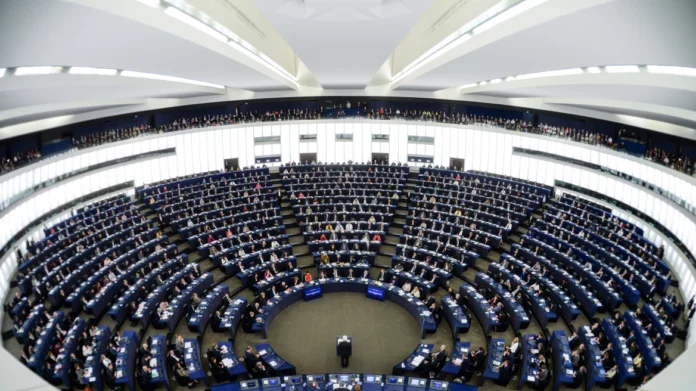 «Προσβλητική για την Ουγγαρία» η απόφαση της Ευρωβουλής, απαντά η Βουδαπέστη