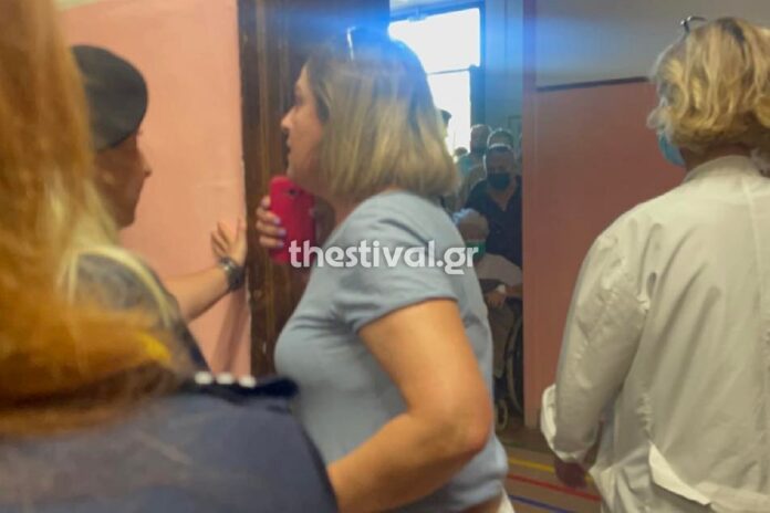 Θεσσαλονίκη: Με αποδοκιμασίες υποδέχτηκαν την Μίνα Γκάγκα εργαζόμενοι σε αναστολή (VIDEO)|