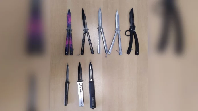 Καβάλα: Προσπάθησε να επιβιβαστεί σε πτήση για Γερμανία έχοντας πάνω του οχτώ μαχαίρια