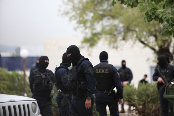 Πολυτεχνειούπολη: Δόκιμη αστυνομικός συνελήφθη στη διάρκεια της εφόδου