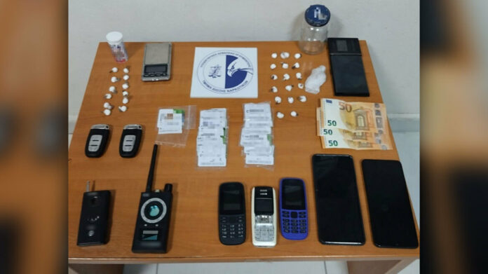 Πρέβεζα: Η «Lusy» βρήκε κοκαΐνη και οι αστυνομικοί όπλο και ασυρμάτους