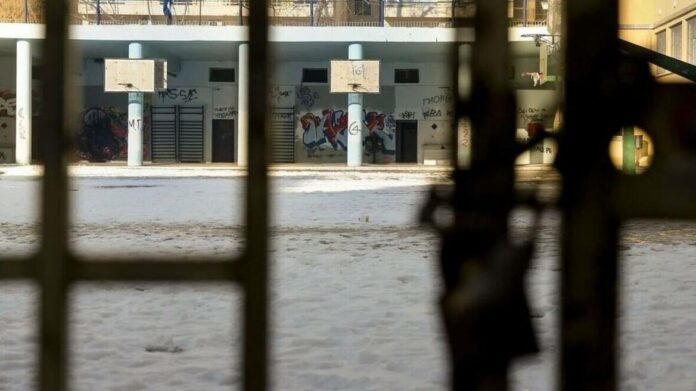 Καισαριανή: Χειροπέδες σε 15χρονο που επιτέθηκε με μαχαίρι σε βάρος 16χρονου έξω από σχολείο